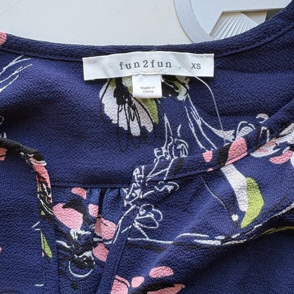 Fun 2 Fun Navy Floral Blouse, Rounded Hem, Split Neck, NWOT, Women's Size XS - Picture 2 of 6